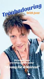 I wander around Ericeira in Portugal until I meet the right person who can  advise me whether my hair is too long or not. Somehow this turns into  another excellent troubadour experience… 😄❤️ thanks to ...