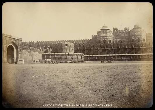 1857 Uprising and the Agra fort: The rebellion in Agra began with widespread disorder in the countryside, leading many East India Company administrators to flee to the fort. A rebel army defeated