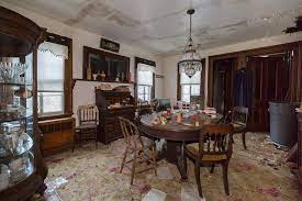 From the tip of the lightning rods to the bottom of the cellar, these houses are truly one of a kind! Step Inside This Abandoned Old House Untouched For 40 Years Loveproperty Com