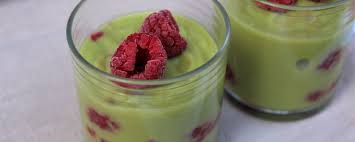 Mousse D Avocat Aux Framboises Delicimo Blog De Recettes De Cuisine Et Patisserie Mousse Avocat Framboise Dessert