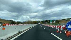 𝗣𝗲𝗿 𝗰𝗼𝗻𝘁𝗿𝗶𝗯𝘂𝗶𝗿𝗲 𝗲 𝘀𝘂𝗽𝗽𝗼𝗿𝘁𝗮𝗿𝗲 𝗶𝗹 𝗽𝗿𝗼𝗴𝗲𝘁𝘁𝗼. Autostrada A14 Tra Pescara E Ancona 19 Cantieri In 42 Km Inchiesta E Class Action Di Altroconsumo
