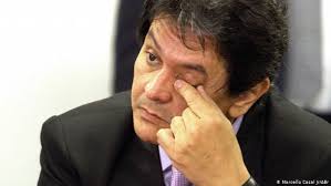 O deputado roberto jefferson explicou que os assessores dos deputados iam até uma agência do banco rural receber o mensalão que variava num valor em torno de 20 a 60 mil reais. Delator Do Mensalao Roberto Jefferson Se Entrega A Policia Noticias E Analises Sobre Os Fatos Mais Relevantes Do Brasil Dw 24 02 2014