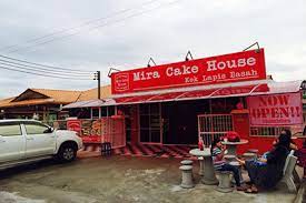 Dari sebuah rumah kecil yang menjual kek lapis sarawak yang femes, kinek tok udah jadi 3 buah rumah kedei. About Us Mira Cake