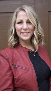 Shannon Sessions's Instagram, Twitter & Facebook