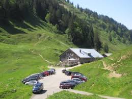 With beautiful forests this hike is a fantastic hiking experience. Familien Wanderung Zum Hochgrat Mit Ubernachtung Auf Dem Staufner Haus