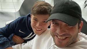 Get the latest news, stats, videos, highlights and more about midfielder rafael van der vaart on espn. Wegen Fussball Damian Van Der Vaart Zieht Zu Papa Rafael Promiflash De