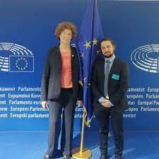 Niet alleen door de buitenkant, maar ook door de binnenkant. Vocal Cast With Petra De Sutter On The Current Challenges Europe Is Facing By Talking Geopolitics