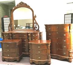 Founded in 1955 in pulaski, virginia, pulaski furniture ranks among the best known consumer furniture brands, renowned for its fine craftsmanship and refined styling offered at an affordable price. 5 Pc Pulaski Furniture Edwardian Style Bedroom Set Live And Online Auctions On Hibid Com