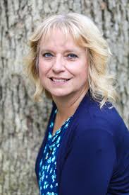 Mitzi Heaton's Instagram, Twitter & Facebook