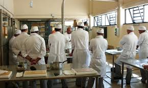 Buscador de cursos de nutricion y alimentacion en castellón. El Chef Raul Resino Imparte Clases A Los Reclusos En El Centro Penitenciario Castellon Ii Restauracioncolectiva Com