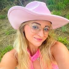 Jaz Mitchell's Instagram, Twitter & Facebook