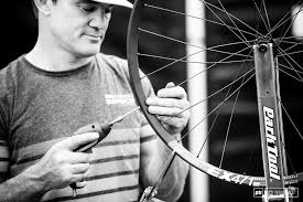 Examine the hub and load spokes. Do You Know How To Build A Wheel Pinkbike Poll Pinkbike