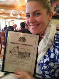 Sara Lyle (@saralylebow)