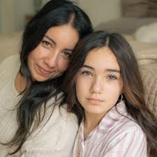 What are some scenic spots in the Oakhurst area for hiking and exploring?