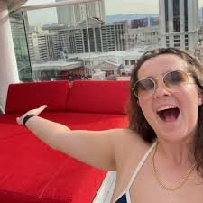 Robert Burzynski (@de_omnibus)