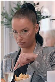 Jezelf zien op je beeldscherm en beseffen dat je gezichtsuitdrukkingen  altijd of teveel of te weinig zeggen 😂 #damesindedop @PrimeVideoNL #didd  #primevideonl #voorjou