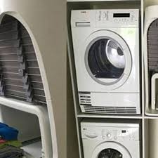 Jemuran baju ini dapat digunakan di dalam ataupun luar ruang dengan kapasitas 24 potong pakaian kecil di bagian atas dan pakaian besar di bagian bawah. Machine World Mesin Lipat Baju Automatik