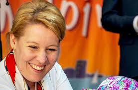 September den haushalt des der ehemann von bundesfamilienministerin franziska giffey (spd), karsten giffey, hat seinen job als. Neuaufstellung Der Hauptstadt Spd Giffey Nimmt Kurs Auf Das Rote Rathaus Politik Stuttgarter Nachrichten