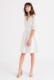 24 Petite Dresses To Scoop Up Before Summer S End Refinery29 Kleider Fur Kleine Zierliche Outfits Petite Kleider