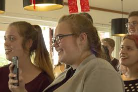 I dag er det Adrians fødselsdag. Han fik selvfølgelig en fødselsdagssang  fra hele holdet. Tillykke :-) PS: Adrian spiller cello og går i 10. klasse  på OrkesterEfterskolen