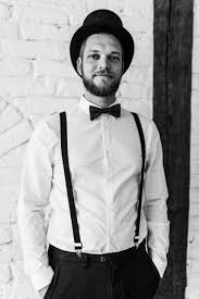 Zum anzug trägt man den gürtel, insbesondere gilt, dass immer ein gürtel getragen werden sollte hosenträger sind für eine hochzeit schon ein besonders stylisches accessoire für einen bräutigam. Hochzeit Als Brautigam In Kurzer Hose Geht Das