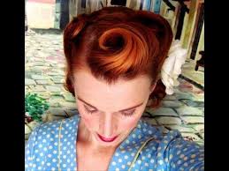 Easy Guide To A 1940 S Woman S Dress Style Glamourdaze Vintage Hairstyles Roll Hairstyle 1940s Hairstyles