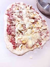 Il tortano è una delle ricette più famose della cucina napoletana per festeggiare la pasqua, un impasto arricchito dallo strutto e farcito con salumi e formaggi, da presentare già tagliato a fette, perfetto sia caldo che freddo da portare in tavola per la gioia di tutti.non c'è pasqua senza tortano a napoli! Tortano La Ricetta Tradizionale Di Teresa Iorio E Spettacolare