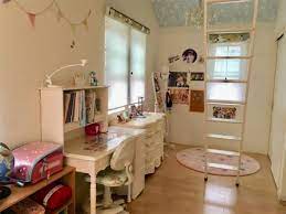 Feb 03, 2020 · 女の子の子供部屋は可愛らしくて憧れますね。初心者でも手軽にマネできるアレンジからプロ顔負けの本格的なdiyまでおしゃれなインテリアのアイディアがたくさん。そこで、今回はおしゃれな女の子向け子供部屋のコーディネートと収納術をご紹介いたします。 å¥³ã®å­ ã® éƒ¨å±‹ ç´ æ Language Ja Bikol å¥³ã®å­ã®éƒ¨å±‹ ãƒ•ãƒªãƒ¼ç´ æ ã‚¤ãƒ©ã‚¹ãƒˆ Mock Up Poster With Ceiling Lamps And A Rustic Wood Background Mycv Kadarsyah