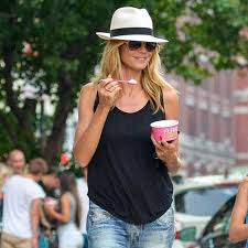 À chaque look son chapeau ! Le Panama La Tendance Des Stars A Adopter Marie Claire