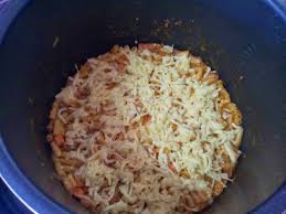 Tapis adunan ke dalam pemanggang. Resepi Makaroni Bakar Telur Cheese