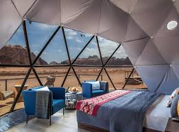 Η πέτρα της ιορδανίας είναι μια αρχαία πόλη η οποία συγκλονίζει κάθε επισκέπτη με την ομορφιά της. Iordania