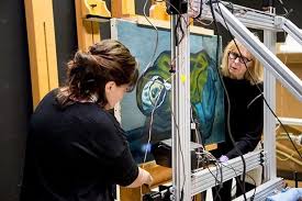 Die dramatik dieses kubistischen werks drückt sich in kräftigen farben wie grün, gelb und rot aus, die in dem gemälde vorherrschen. Picasso Gemalde Mit Vorleben Unterm Frauenbildnis Verbirgt Sich Das Landschaftsbild Eines Malerkollegen Scinexx De