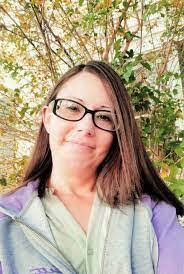 Elizabeth Knupp's Instagram, Twitter & Facebook