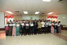 Skim bantuan ini ditawarkan kepada rakyat negeri kedah yang mempunyai gaji atau elaun tetap bulanan di antara rm1,200 dan rm1,500. 49 Pelajar Asnaf Terima Biasiswa Ipta Tajaan Zakat Kedah Lembaga Zakat Negeri Kedah Darul Aman