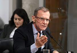 Tem mestrado em políticas públicas, foi deputado estadual 2x. Randolfe Rodrigues Conjuge Senador Randolfe Rodrigues Senado Federal Share Facebook Share Twitter Share Whatsapp Open Share Annikahs