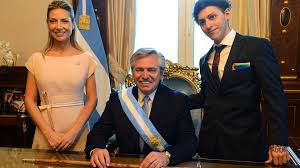 Check spelling or type a new query. Fabiola Yanez Eligio A Una Disenadora Vinculada A Los Macri Para La Jura El Cronista