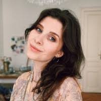 Lisa Steinberger's Instagram, Twitter & Facebook