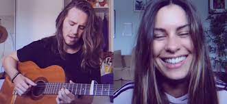 O videoclipe de anjo ou mulher já está disponível no youtube, no canal do midas music. Vitor Kley Lanca Clipe De O Amor E O Segredo Sobre Relacao A Distancia
