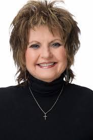 Vicki Estes's Instagram, Twitter & Facebook