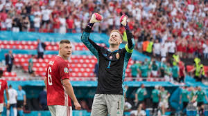 Im pride month juni trägt manuel neuer eine kapitänsbinde in regenbogenfarben als zeichen der solidarität mit der. Dx Ogsxdq Cyzm