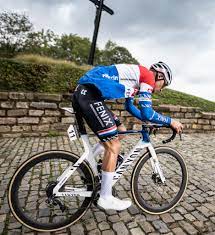 We get a look at the dwaars winning bike. Das Neue Canyon Aeroad Cfr Von Rad Profi Mathieu Van Der Poel