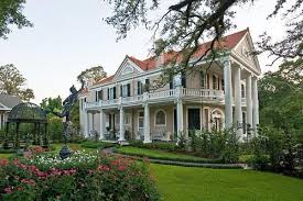 C 1902 Colonial Revival In Natchez Mississippi Oldhouses Com In 2020 Colonial Revival Historic Homes For Sale Greek Revival Architecture