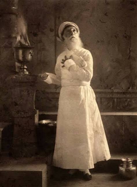 Between the 1890s and 1910s, Indian photographer Shapoor N Bhedwar was prominent in the art photography salons of Europe and America. Bhedwar (Shapurjee Nusserwanjee Bhedwar) came from a wealthy Parsi family in