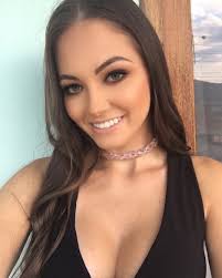 Larissa Back (@lariiback) • Instagram photos and videos