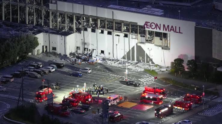 En imágenes: el colapso de un centro comercial en Japón tras un terremoto de magnitud 7,1 -