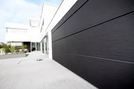 Fassade Und Hormann Garagentor Verkleidet Von Trespa Hormann Garagentor Garagentor Fassade