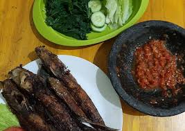 Panggang di atas teflon sampai bertekstur dan berwarna kecoklatan. Resep Lele Bakar Anti Ribet