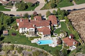 Kris Jenner Dropped 12m On This Swanky La Quinta Home Celebrity Houses Khloe Kardashian House Kardashians House
