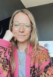 Caroline Byrnes's Instagram, Twitter & Facebook