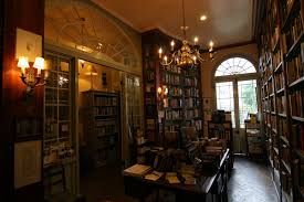 Faulkner House In New Orleans La The Lady That Works Here Will Place A Bookmark In Her Favorite Passage Of The Book You Buy House Book New Orleans Bookstore